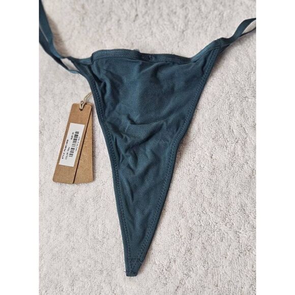 Skims panty Nwt - Picture 2 of 7